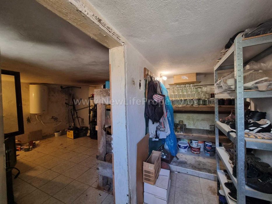 Едноетажна къща с мазе в с. Винарско, обл. Бургас