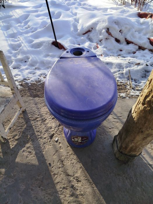 Унитаз синий продам