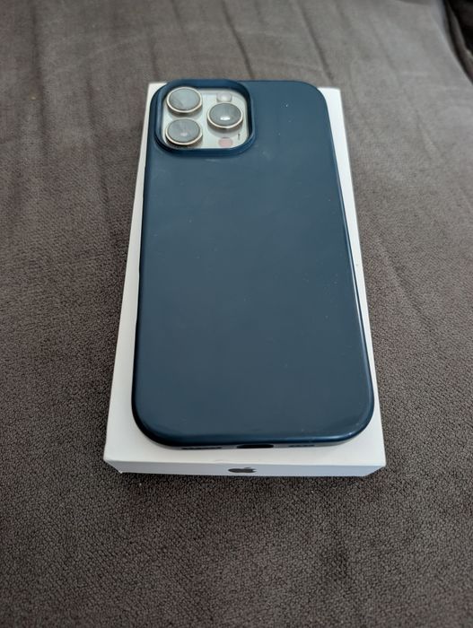 Vând iPhone 16 pro max încă în garanție