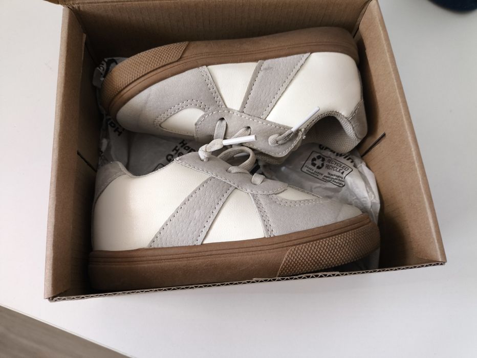 Детские кроссовки продам