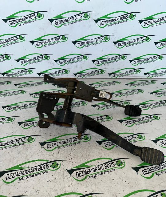 Pedala acceleratie Dacia Logan prima generatie (facelift)