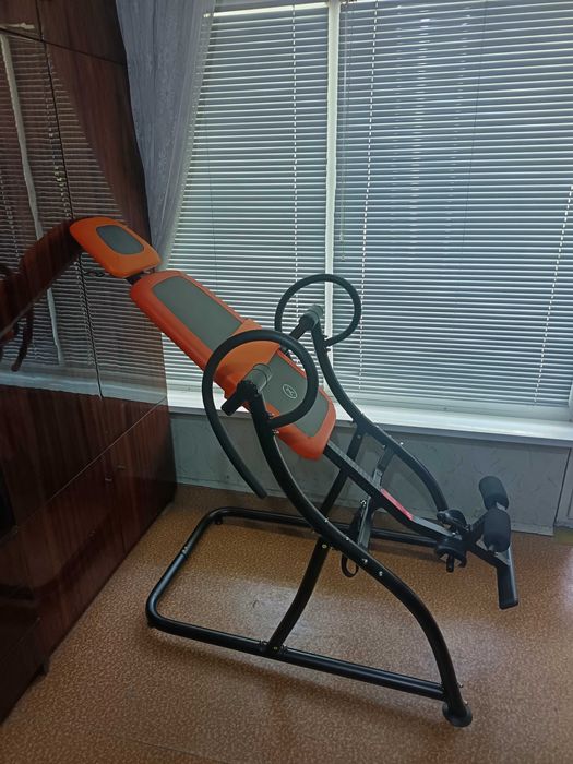 Продавам инверсионна лежанка