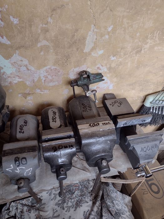 Menghina lăcătuș - forja-instalator