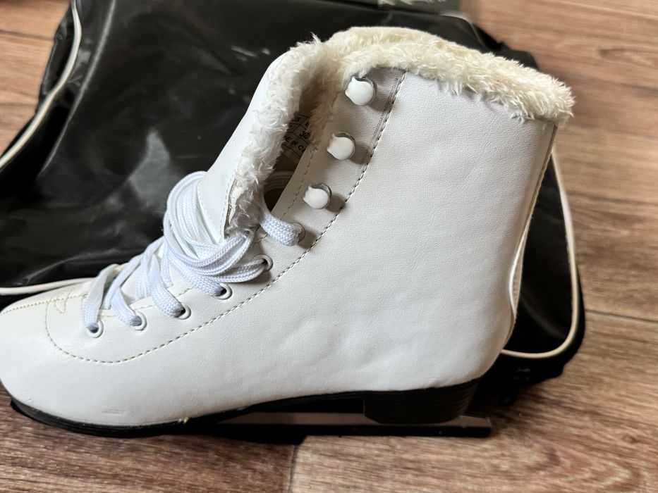 Срочно продам коньки