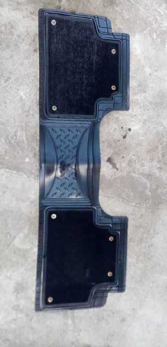 Продавам комбинирана задна стрелка гума и мокет с копки чисто нова