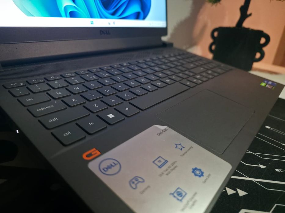 Laptop Gaming Dell G15 5511 i5-11260H RTX 3050 16GB RAM SSD 512GB
Descriere:
Vând laptop gaming Dell G15 5511 în stare foarte bună, potrivit pe