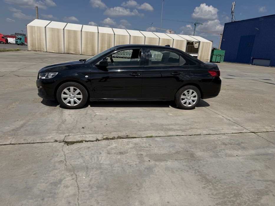 Peugeot 301.