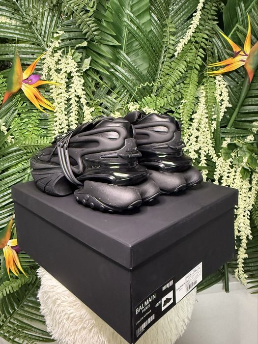 Balmain Unicorn Triple Black