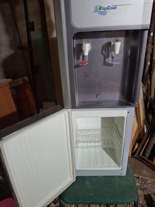 Продам диспенсер для воды