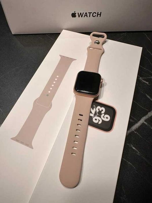 Apple Watch SE 40 mm, rose gold
Apple Watch SE 40 mm (Rose Gold)
