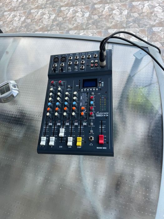 Set de boxe cu statie.