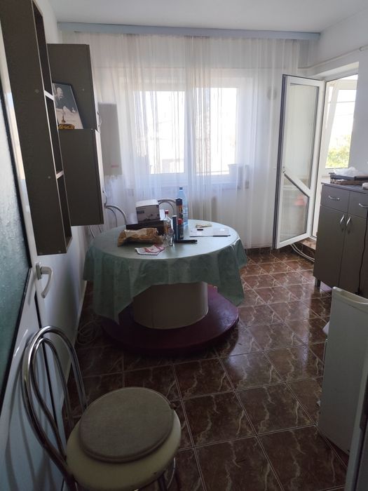 Proprietar, vând apartament 3 camere decomandat,  zona Donici -brutaria  M49