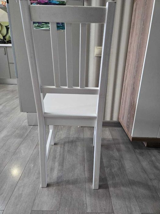 Кухонные стулья в хорошем состоянии.