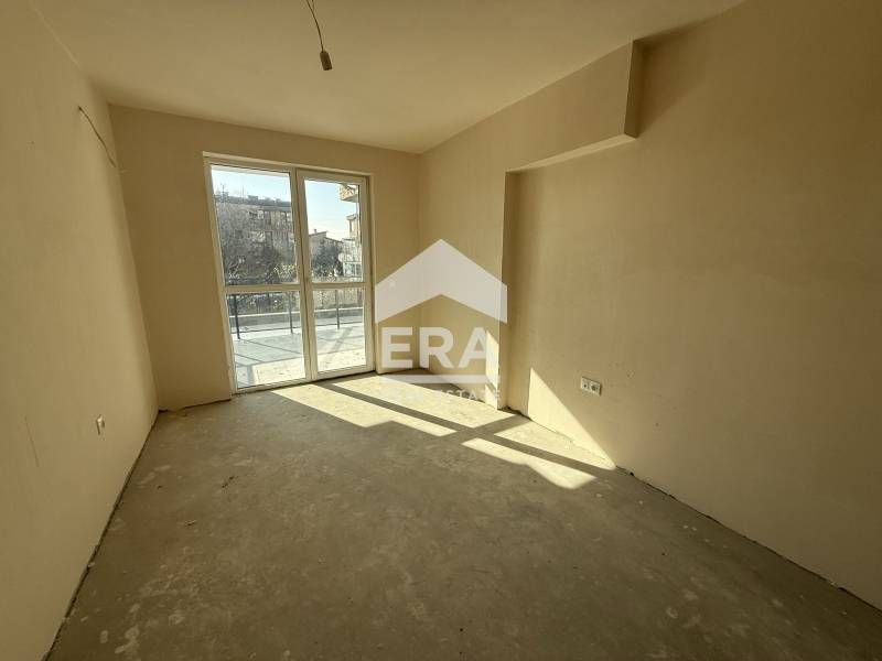 Продава се Двустаен апартамент в Варна, Изгрев - 78 кв.м за 903 €/кв.м - Снимка #5