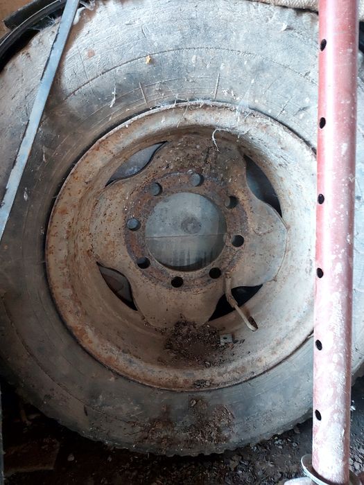 Vând roti de remorca