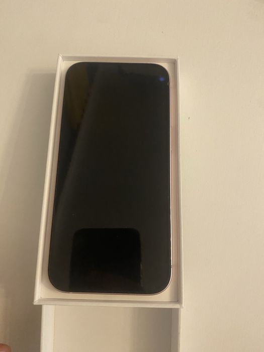 Iphone 15 розов.