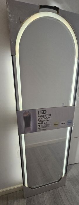 Oglinda cu lumina led (calda, rece, neutru)