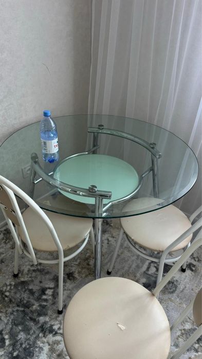 Стол кухонный отличном состояние
