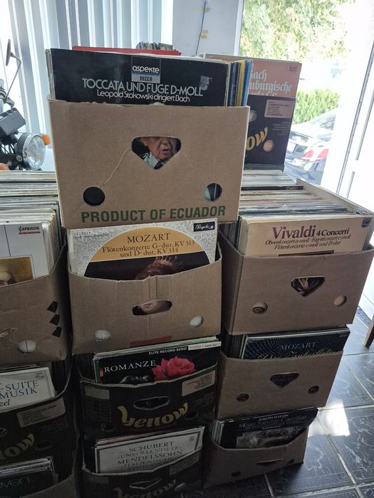 Vând Discuri Vinil colectie 150lp  in stare buna cu muzica clasică 
- T