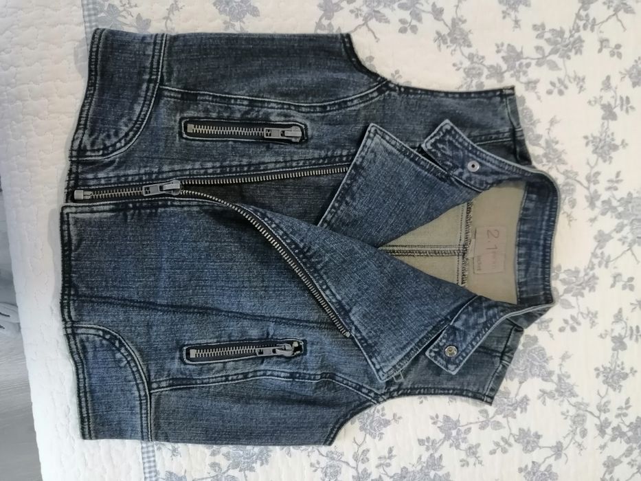 Юношеско дънково елече и блузка