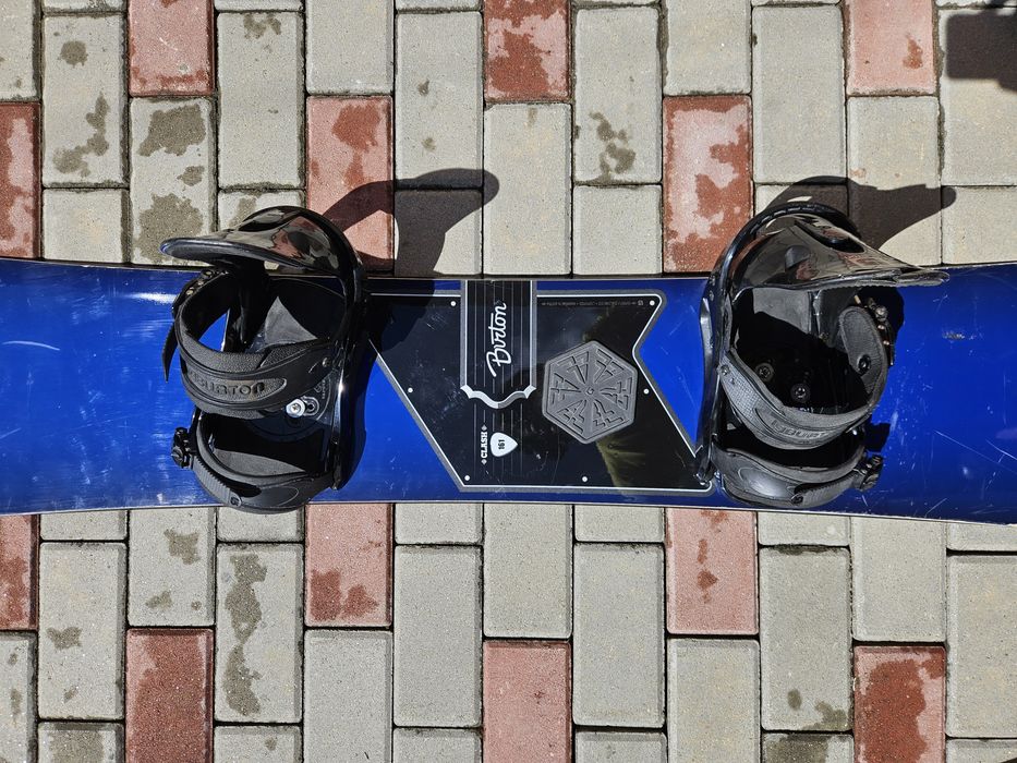 Snowboard Burton Clash 161 cm + Legături Burton Freestyle – stare bună