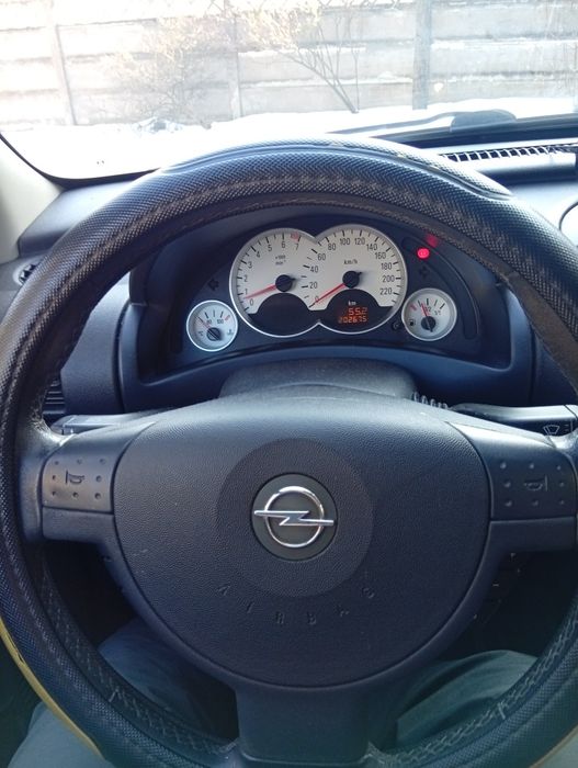 Vând Opel corsa C 1.2 benzină.