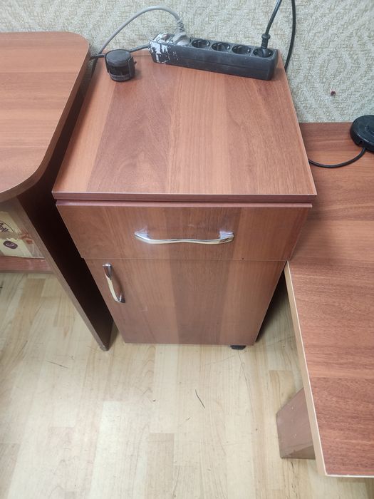 Продам мебель офисная