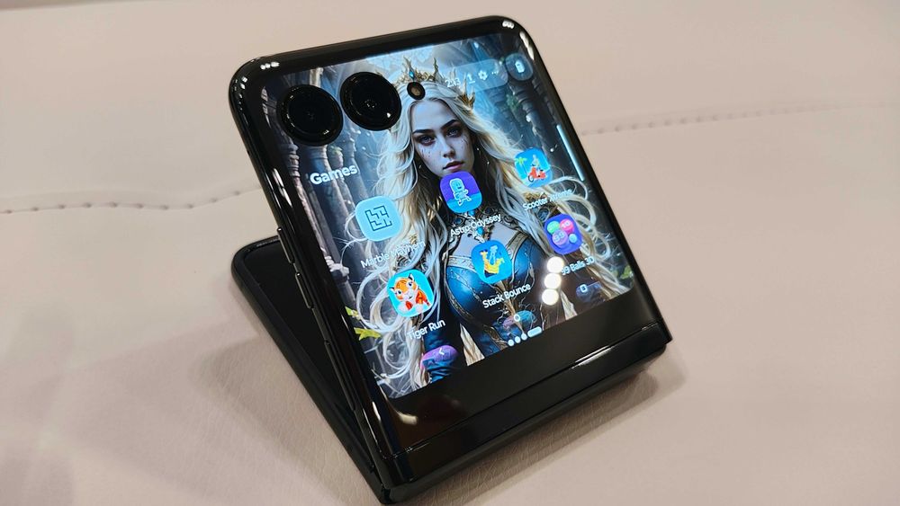 telefon Motorola razr 40 ultra, Dual SIM, 8 gb ram, 5G, NOU in cutie