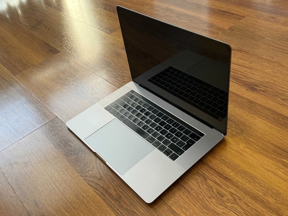 15.4' Core i7 Apple MacBook Pro Late 2016 SG TouchBar 16GB RAM/512GB SSD/Radeon Pro 460 4GB/Бат 4ч