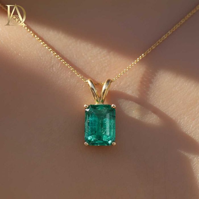 Нова Златна Висулка с 2.28кт Естествен Изумруд