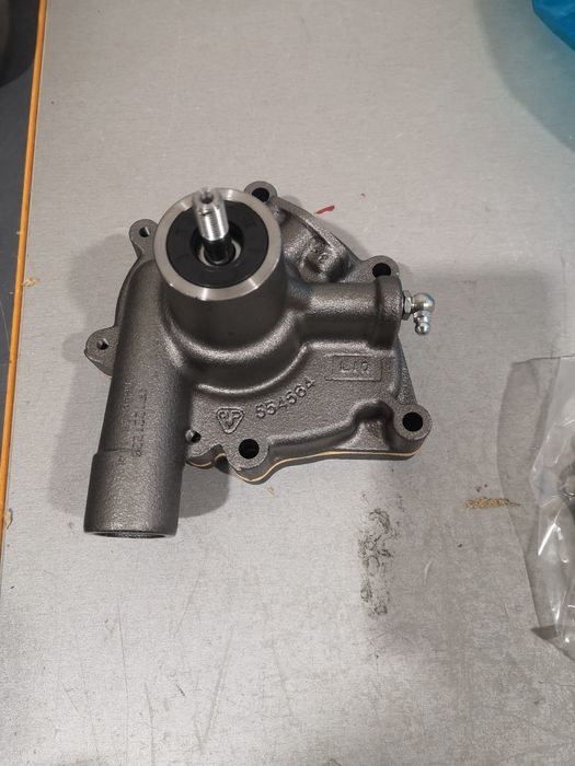 Pompa apa tractor fiat 311, 315, 211, 215, 411, 415