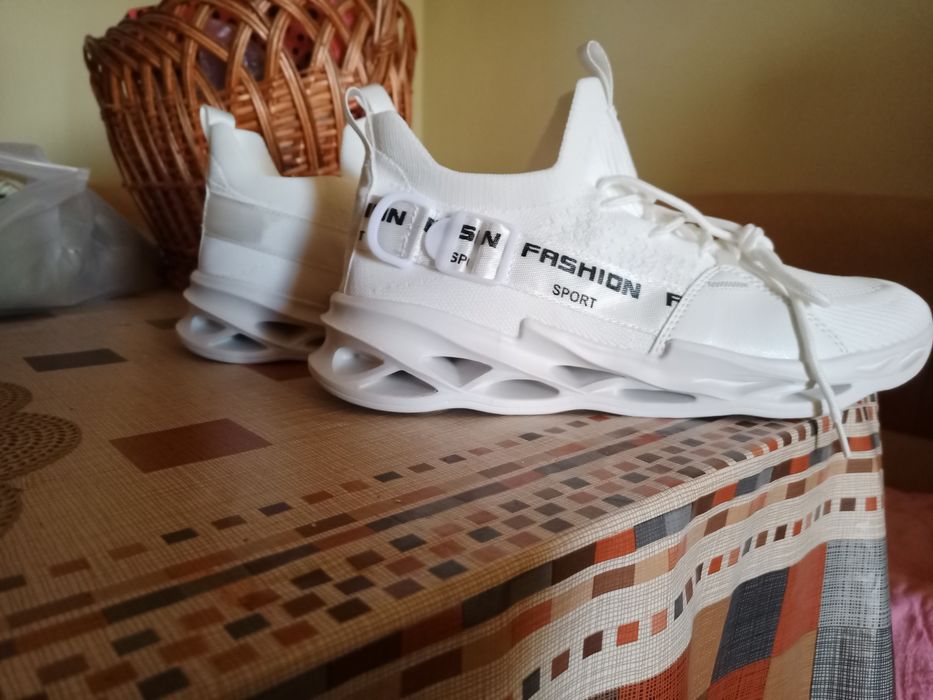 Кроссовки 45 размер.