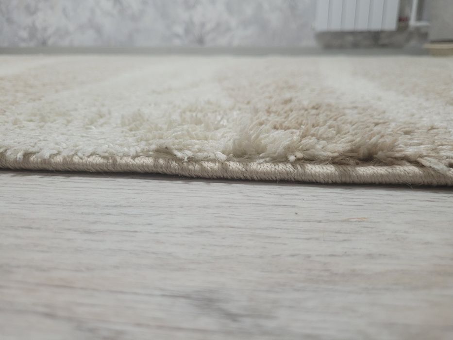 Продам ковёр бежевый