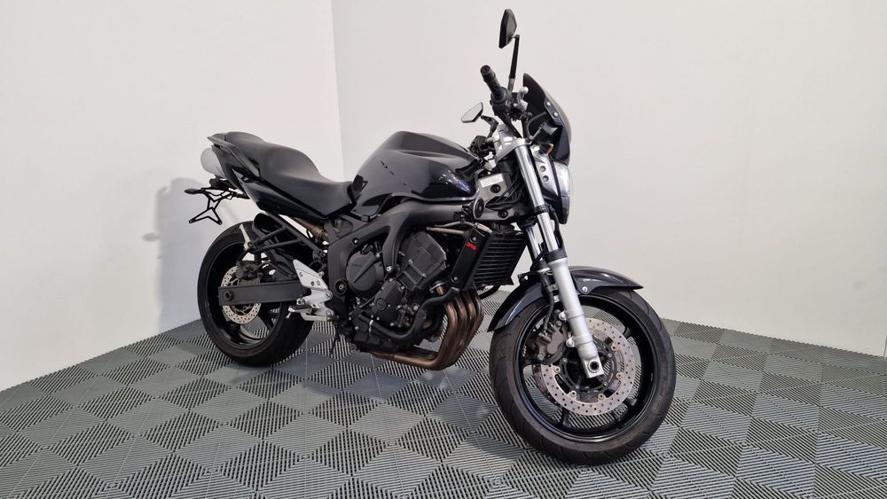 Motocicleta Yamaha FZ6 Naked