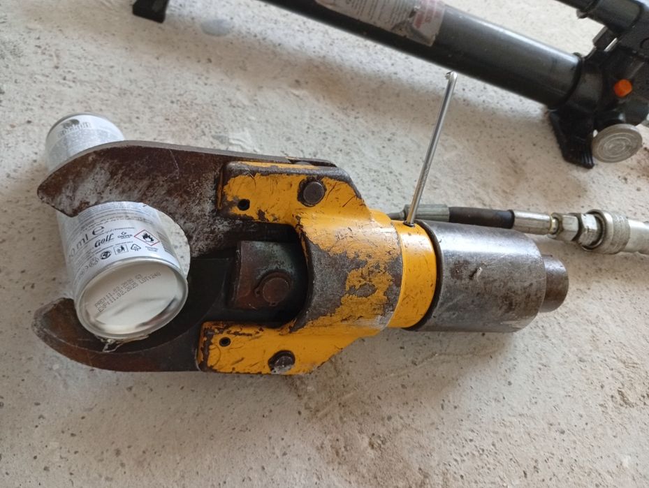 Cleste Hidraulic pt tăiat Țevi,cabluri,fier.