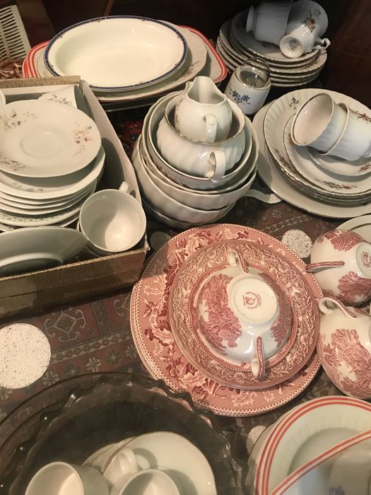 Порцеланови изделия на български и чужди производители от 5 до 205 лв.