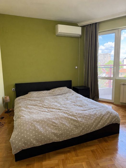 Спалня Malm + Матрак Magniflex + Нощно шкафче