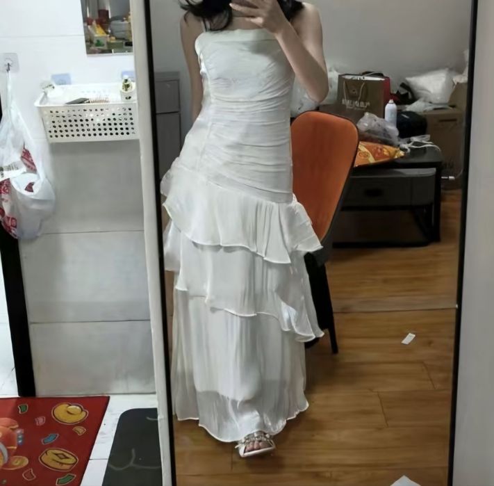 Платье новое продам