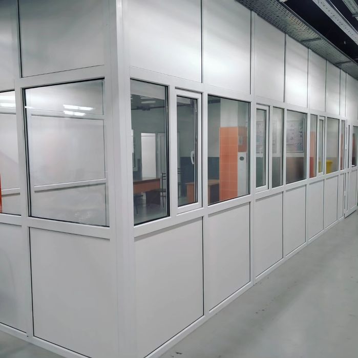 Окна двери Болконы