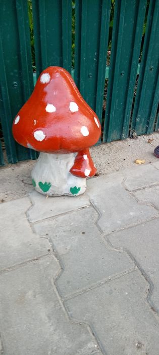Vând ornamente gradina