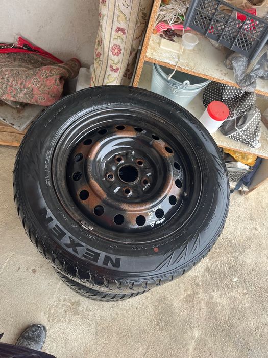 Зимние шины (шипы) размер 16