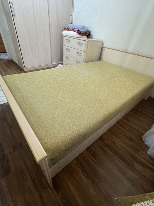 Продаётся кровать с матрасом