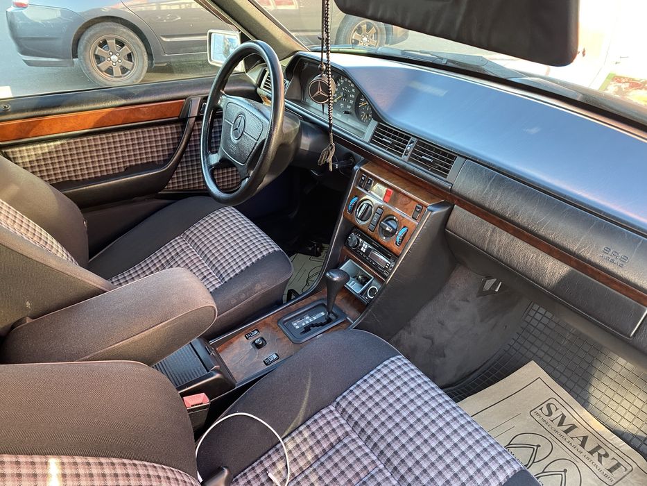 Продается легендарный мерседес е220