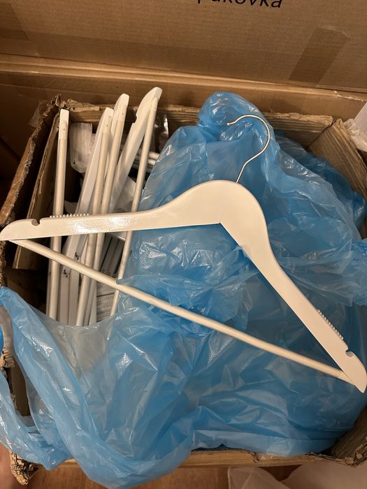 Вешалки новые белые