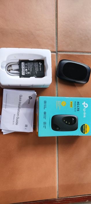 Безжичен рутер TP-Link M7000 4G LTE, SIM slot, Portable, 2000mAh