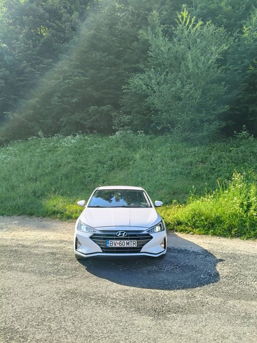 Vând Hyundai Elantra