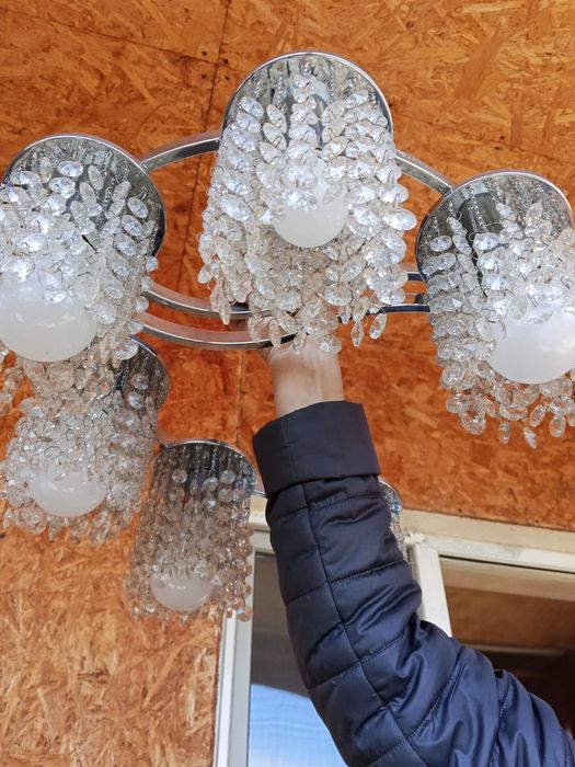 Продам качественную люстру