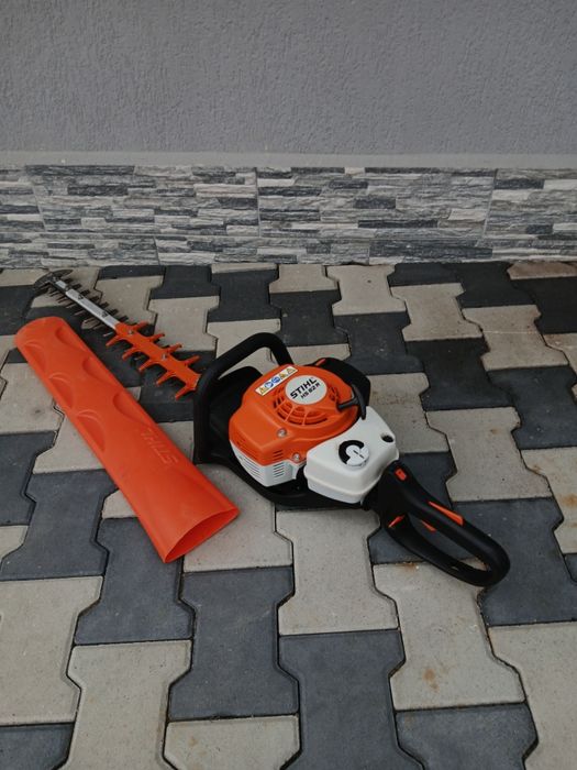 Foarfecă de tuns gard viu Stihl HS 82 R, ca NOUĂ