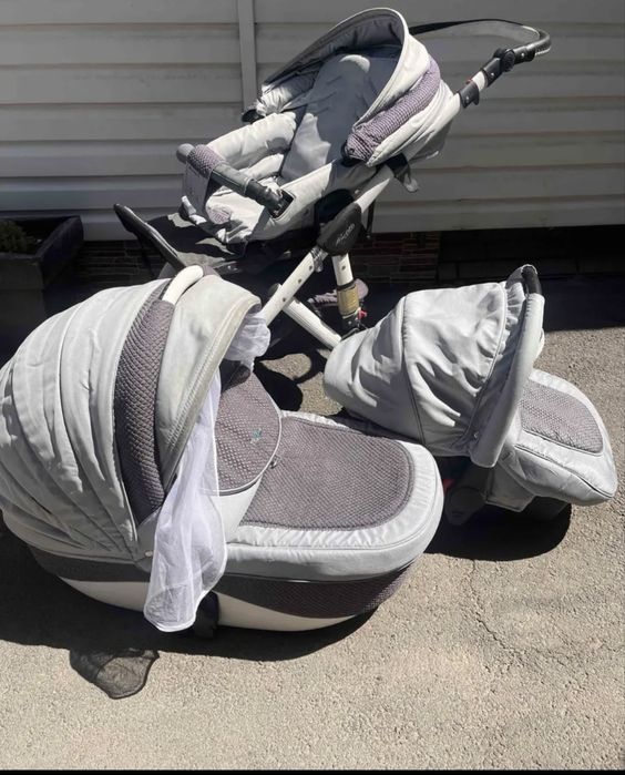 Срочно продам Коляску Adamex