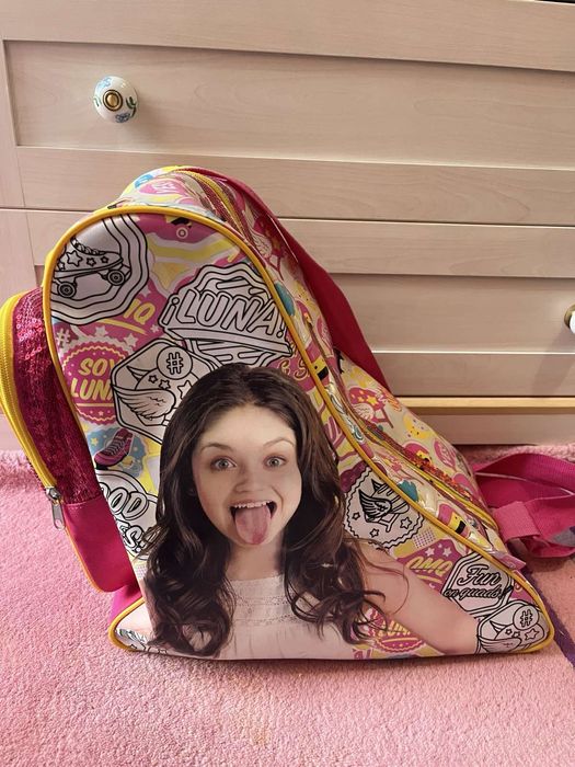 Светещи ролкови кънки BYOX и чанта за тях на Soy Luna